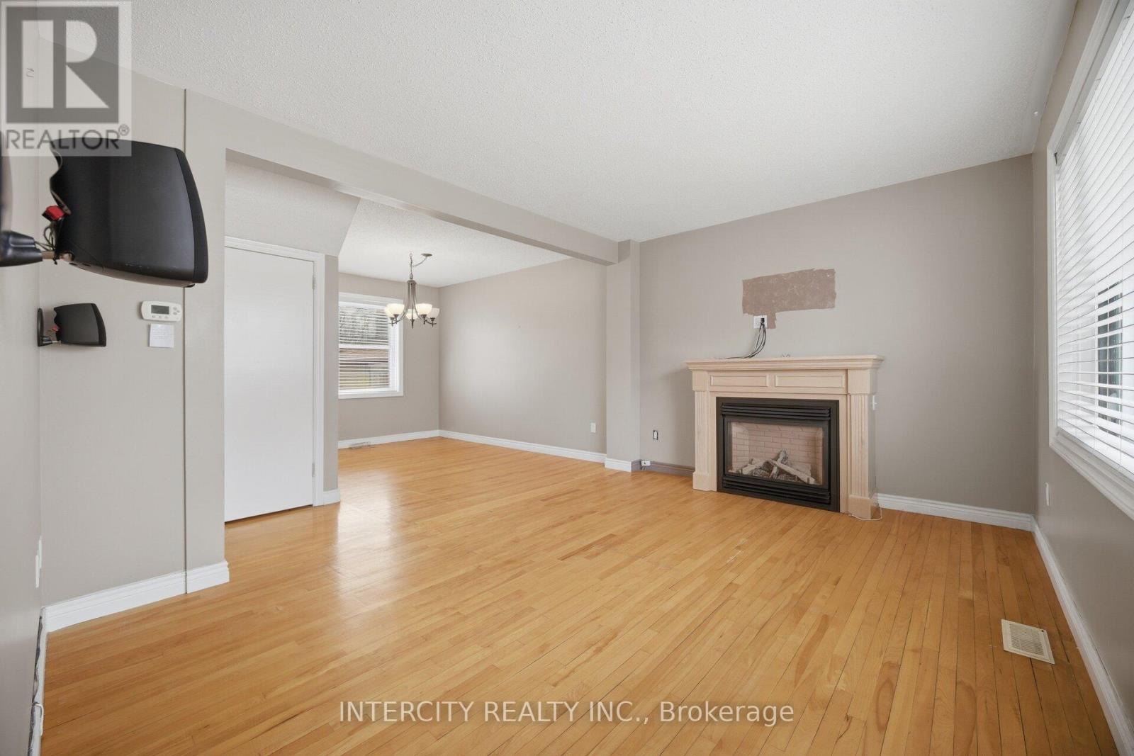 49 Mccaul Street, Brampton, Ontario  L6V 1J1 - Photo 11 - W13029606