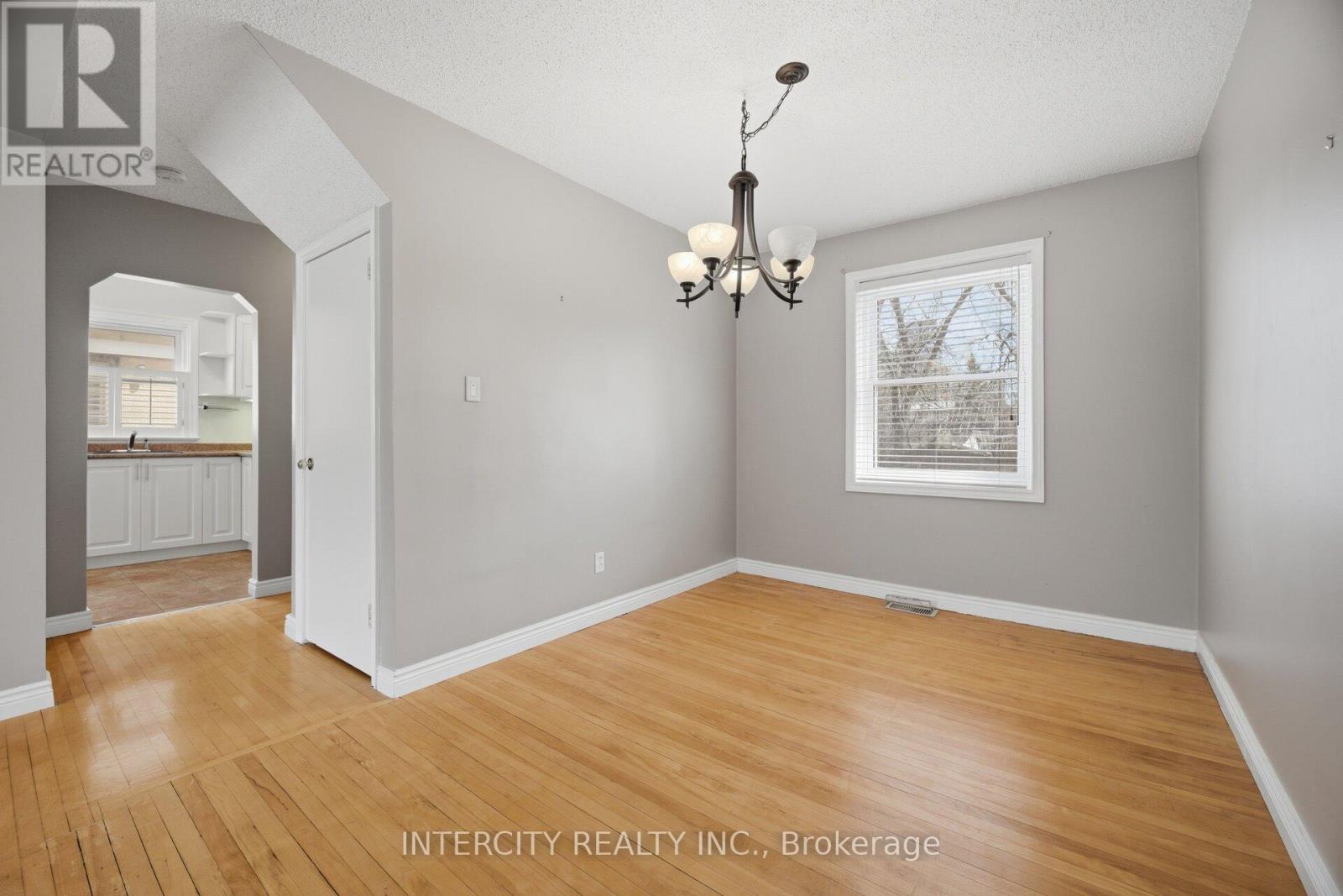 49 Mccaul Street, Brampton, Ontario  L6V 1J1 - Photo 15 - W13029606