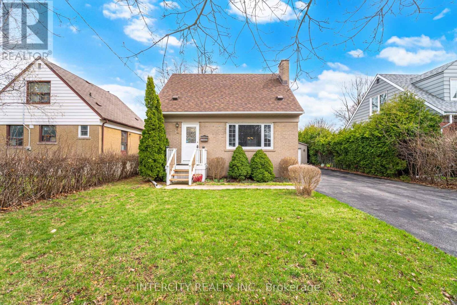 49 Mccaul Street, Brampton, Ontario  L6V 1J1 - Photo 3 - W13029606