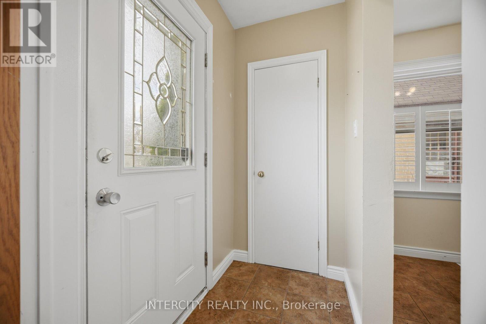 49 Mccaul Street, Brampton, Ontario  L6V 1J1 - Photo 7 - W13029606