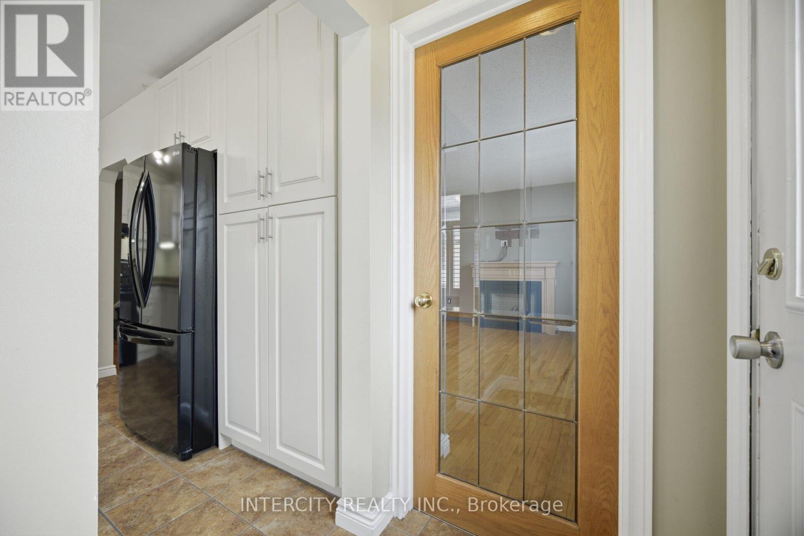 49 Mccaul Street, Brampton, Ontario  L6V 1J1 - Photo 8 - W13029606