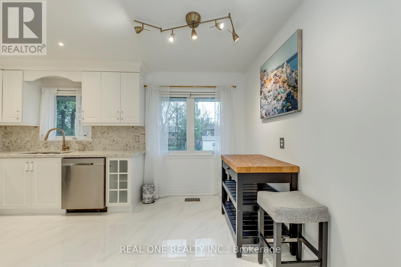 3537 Enniskillen Circle, Mississauga, Ontario  L5C 2M9 - Photo 19 - W13029612