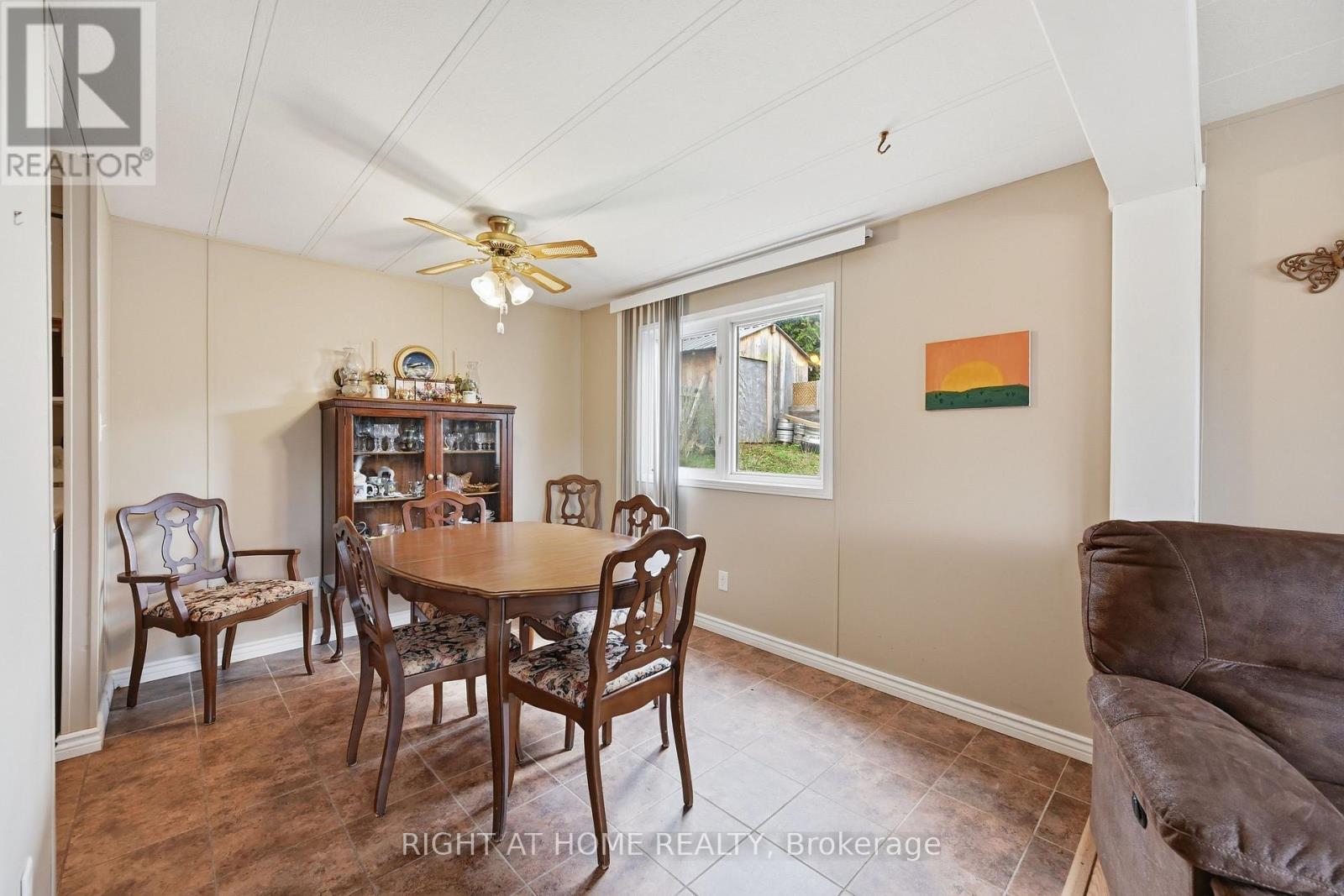 131 Hillside Cres - 1294 8th Concession Road W, Hamilton, Ontario  N0B 2J0 - Photo 6 - X13029604