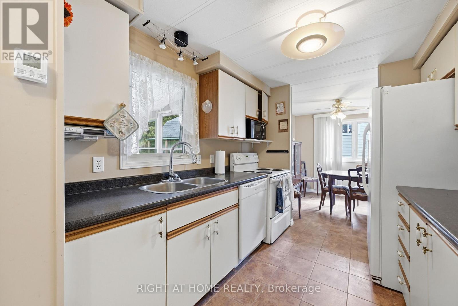 131 Hillside Cres - 1294 8th Concession Road W, Hamilton, Ontario  N0B 2J0 - Photo 9 - X13029604