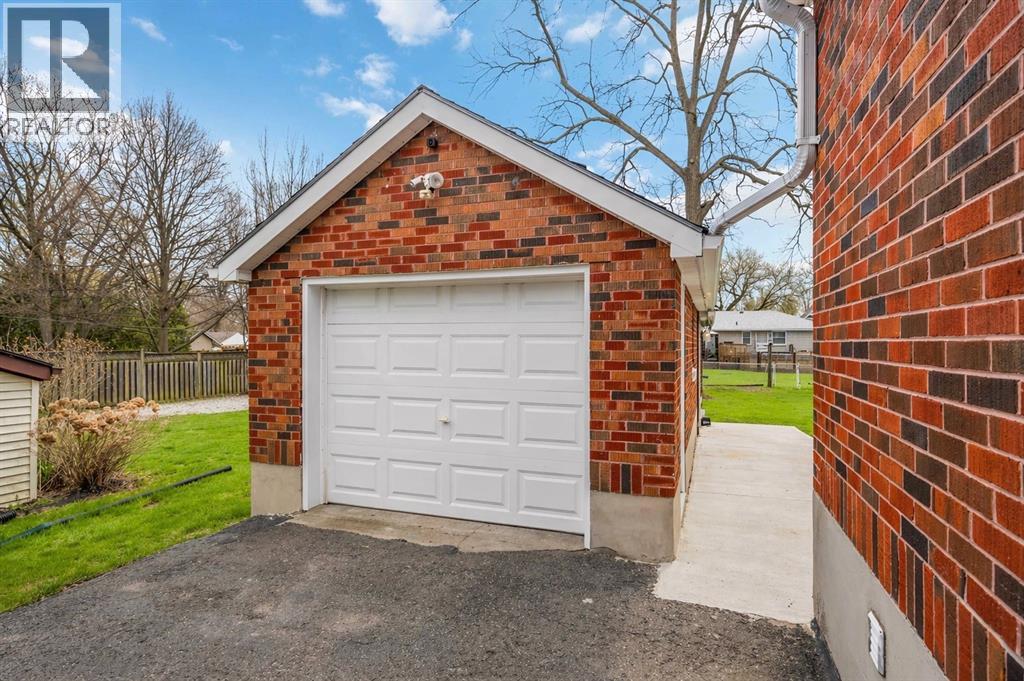 530 Plympton Street, Plympton-Wyoming, Ontario  N0N 1T0 - Photo 3 - 26008863