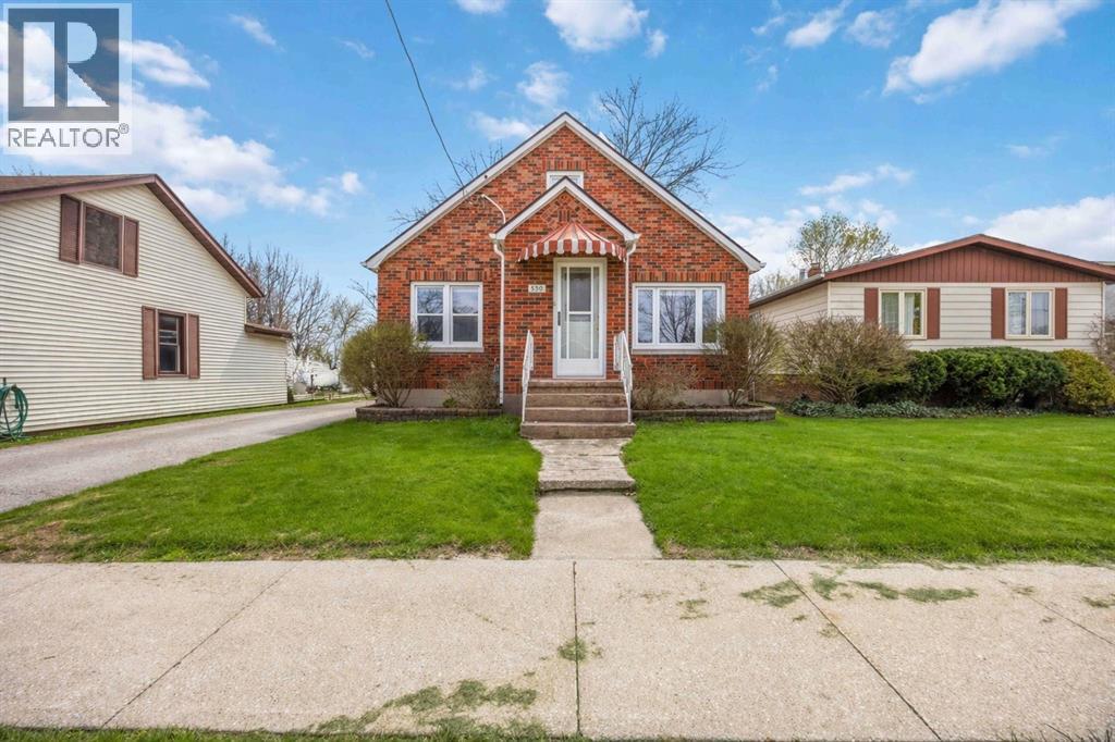 530 Plympton Street, Plympton-Wyoming, Ontario  N0N 1T0 - Photo 2 - 26008863