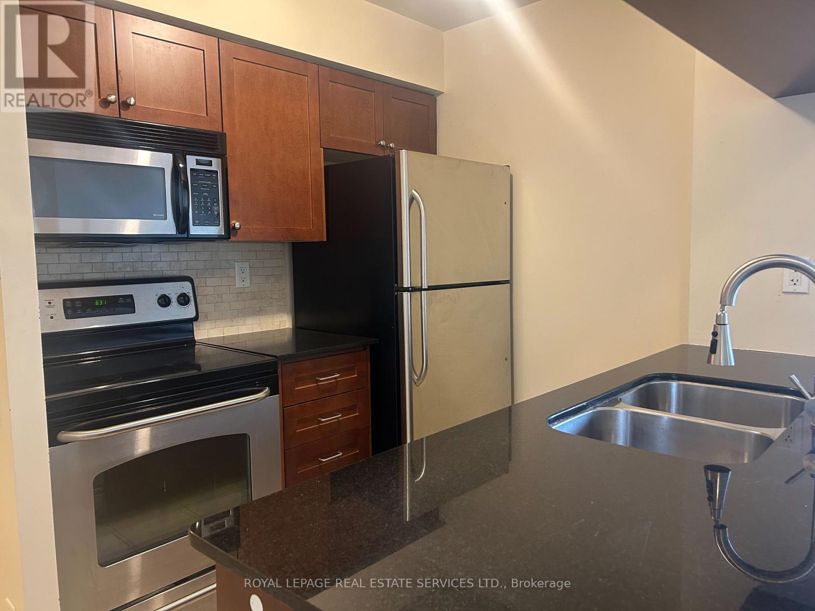 804 - 60 St Clair Avenue W, Toronto, Ontario  M4V 1M1 - Photo 4 - C12900916