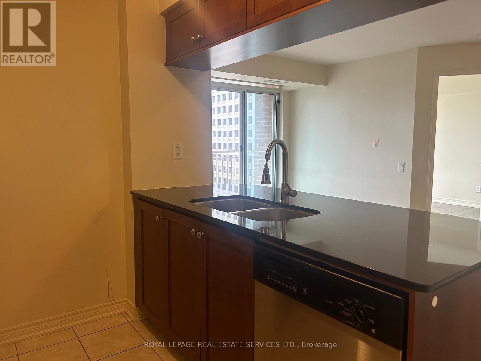 804 - 60 St Clair Avenue W, Toronto, Ontario  M4V 1M1 - Photo 5 - C12900916