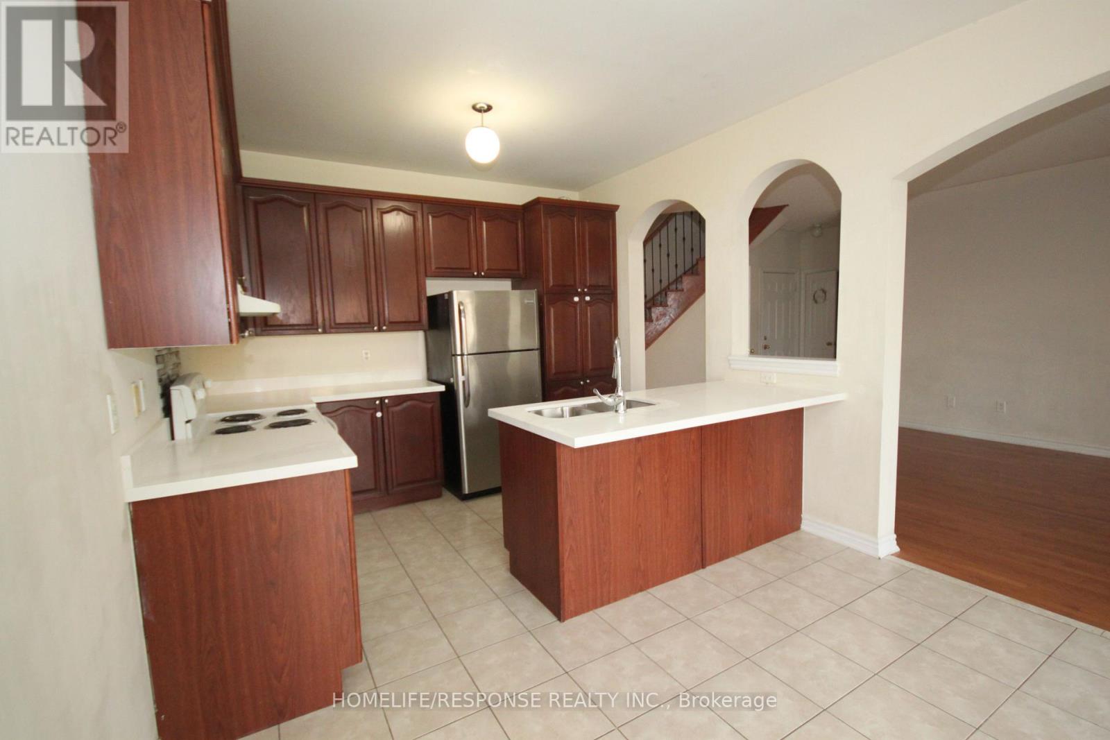 517 Fernforest Drive, Brampton, Ontario  L6R 0S8 - Photo 7 - W13027284