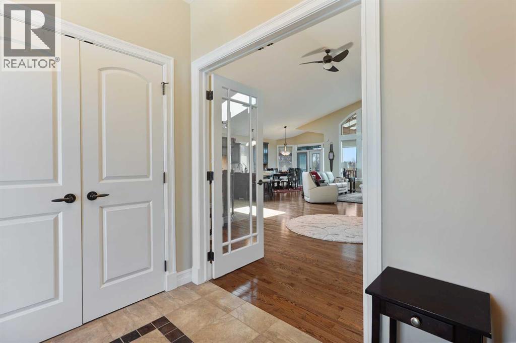 3048 40 Avenue S, Lethbridge, Alberta  T1K 6Z9 - Photo 2 - A2304130