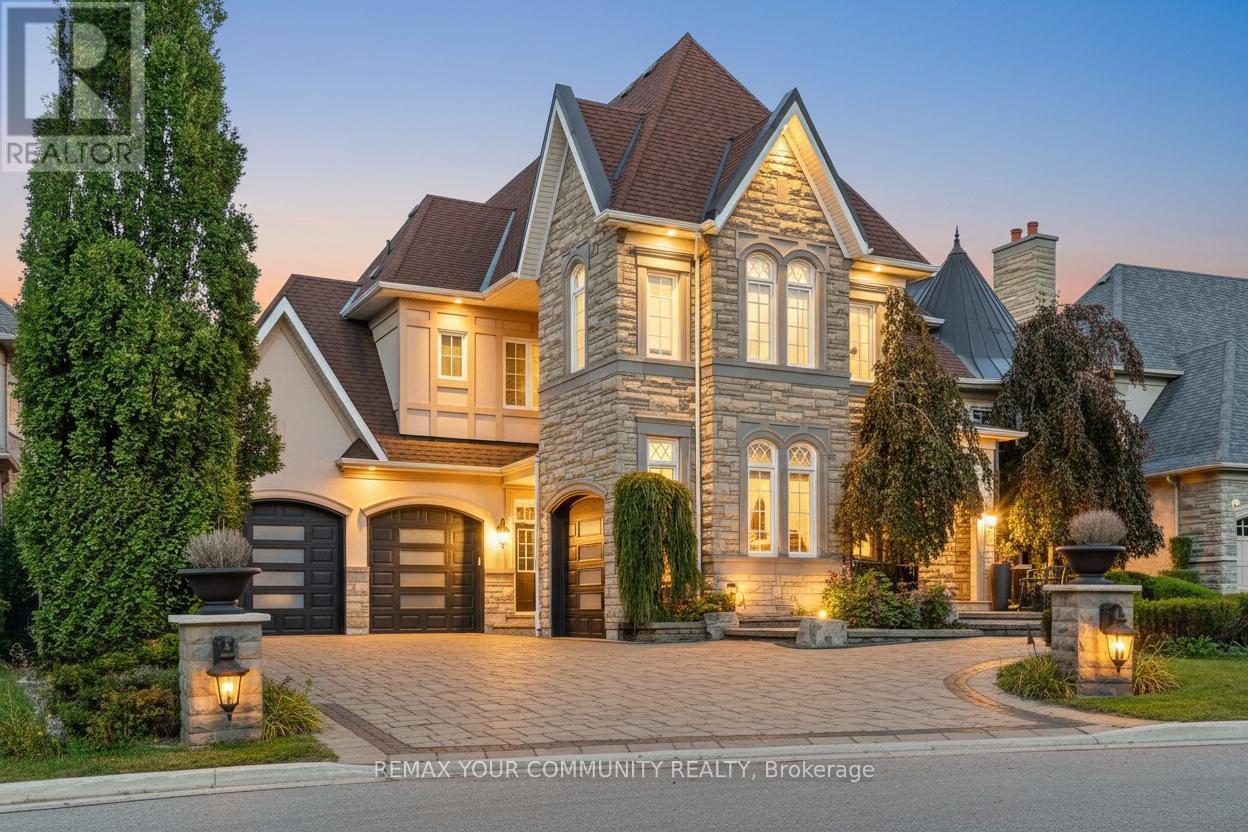 22 LONGTHORPE COURT, Aurora, Ontario