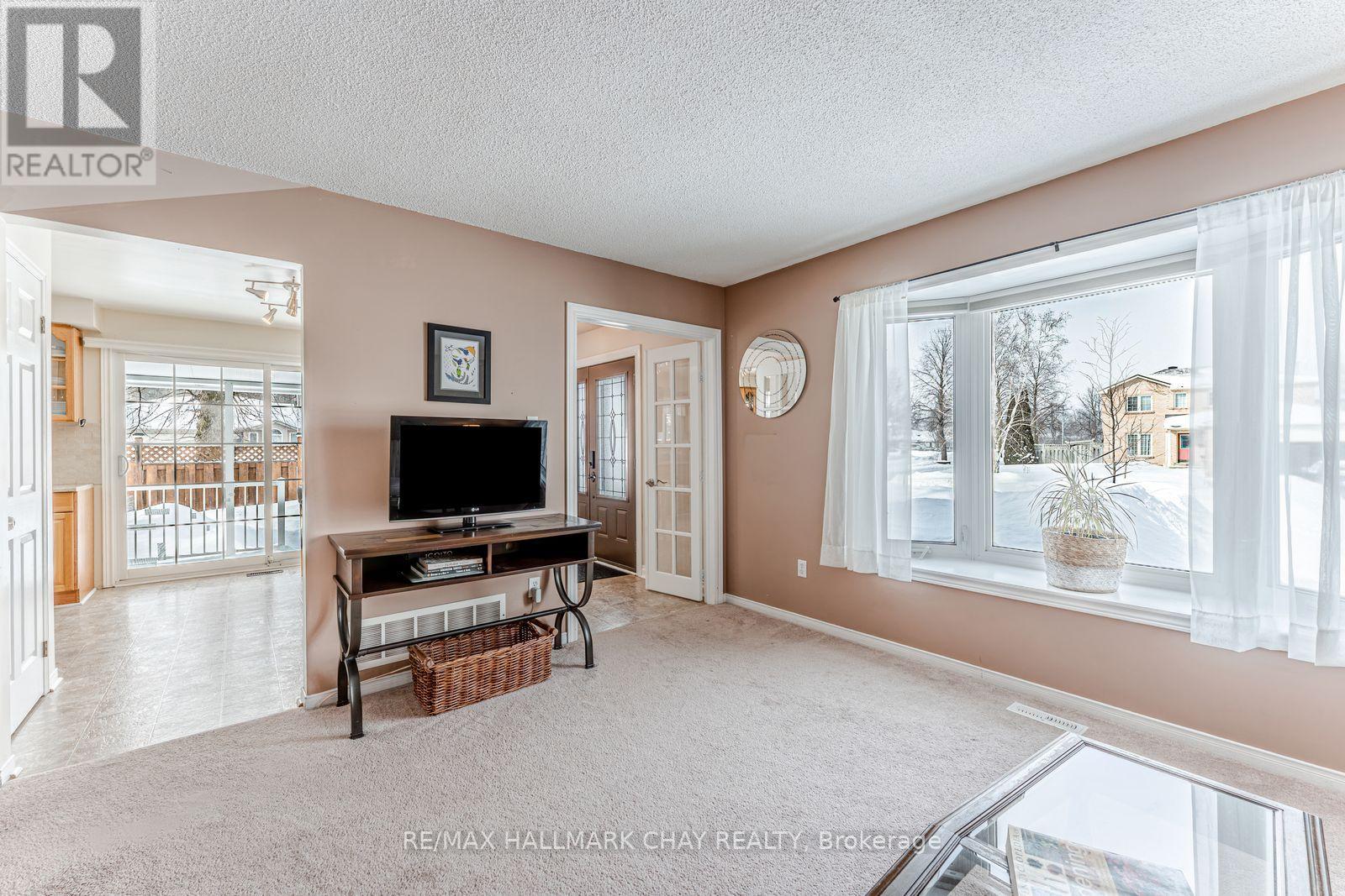 2 Mcqueen Street, Essa, Ontario  L0M 1B0 - Photo 6 - N12910964