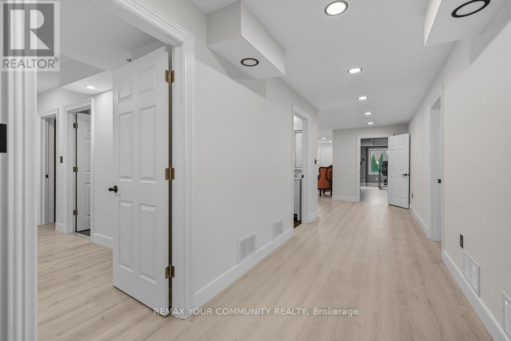 22 Longthorpe Court, Aurora, Ontario  L4G 0K4 - Photo 42 - N12737170