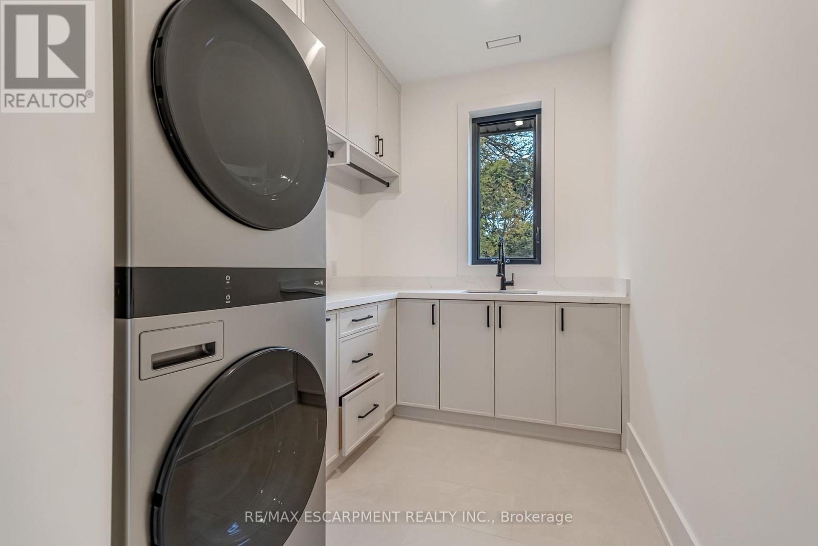 144 Mansfield Drive, Oakville, Ontario  L6H 1K4 - Photo 21 - W12783010