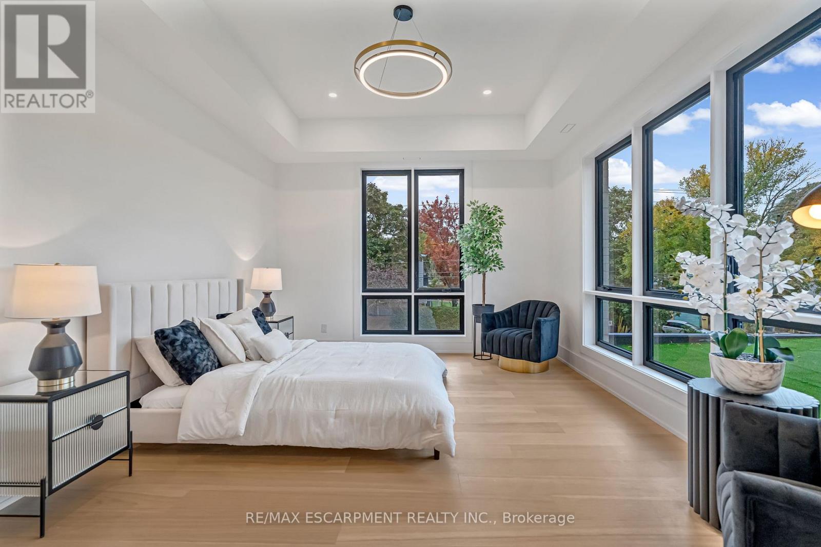 144 Mansfield Drive, Oakville, Ontario  L6H 1K4 - Photo 13 - W12783010