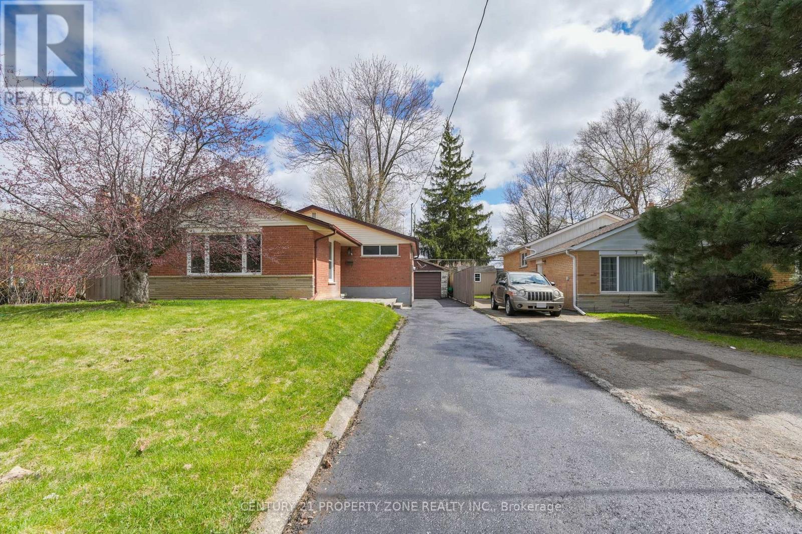 5 Hadrina Street, Brampton, Ontario  L6X 2J5 - Photo 3 - W13027166