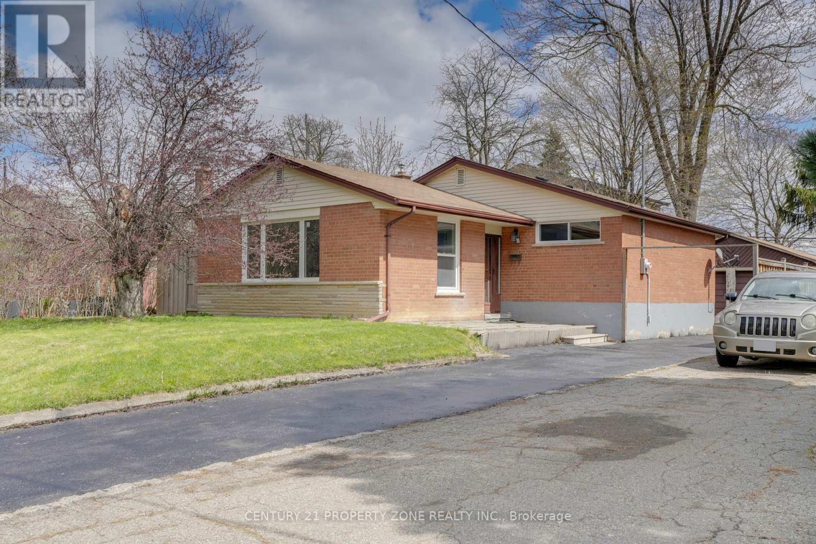 5 Hadrina Street, Brampton, Ontario  L6X 2J5 - Photo 5 - W13027166