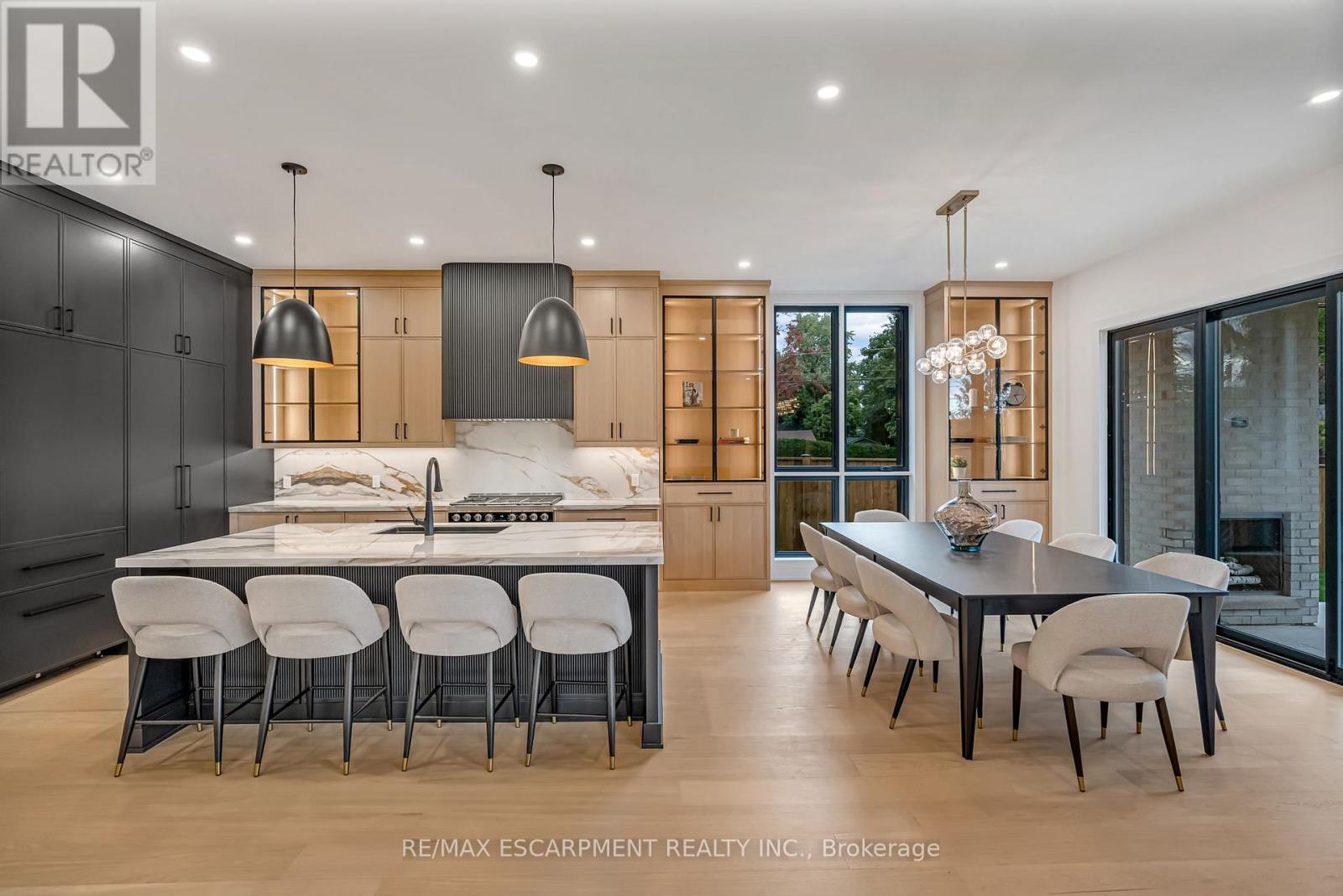 144 Mansfield Drive, Oakville, Ontario  L6H 1K4 - Photo 8 - W12783010