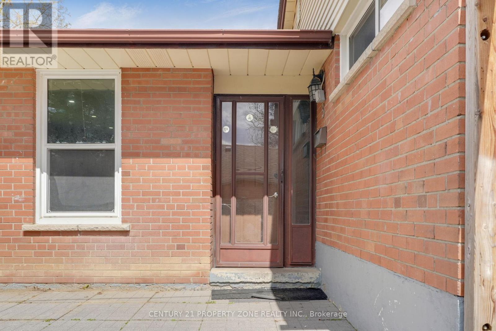 5 Hadrina Street, Brampton, Ontario  L6X 2J5 - Photo 7 - W13027166