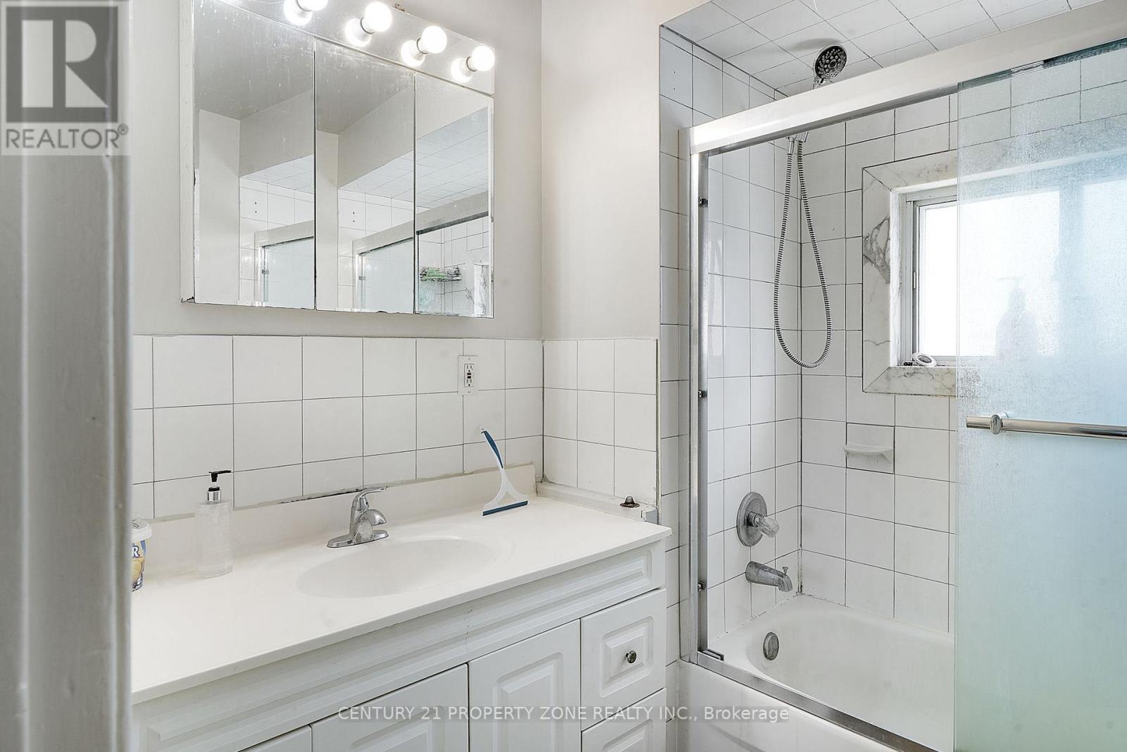 5 Hadrina Street, Brampton, Ontario  L6X 2J5 - Photo 19 - W13027166