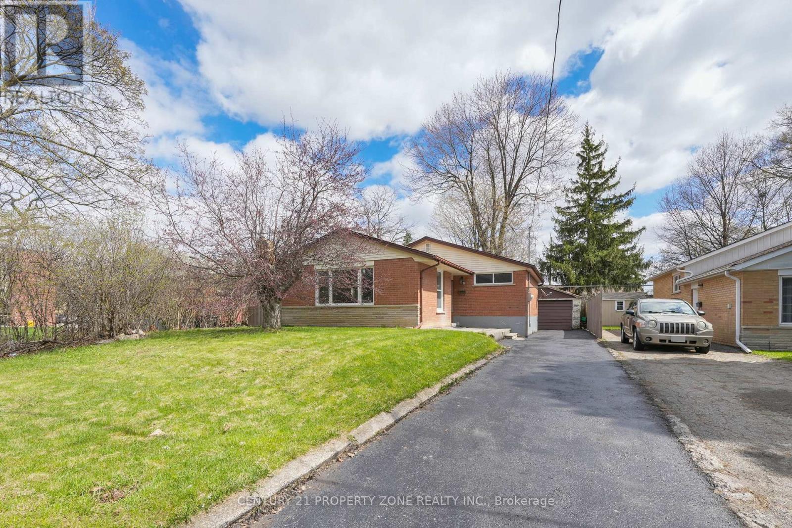 5 Hadrina Street, Brampton, Ontario  L6X 2J5 - Photo 4 - W13027166