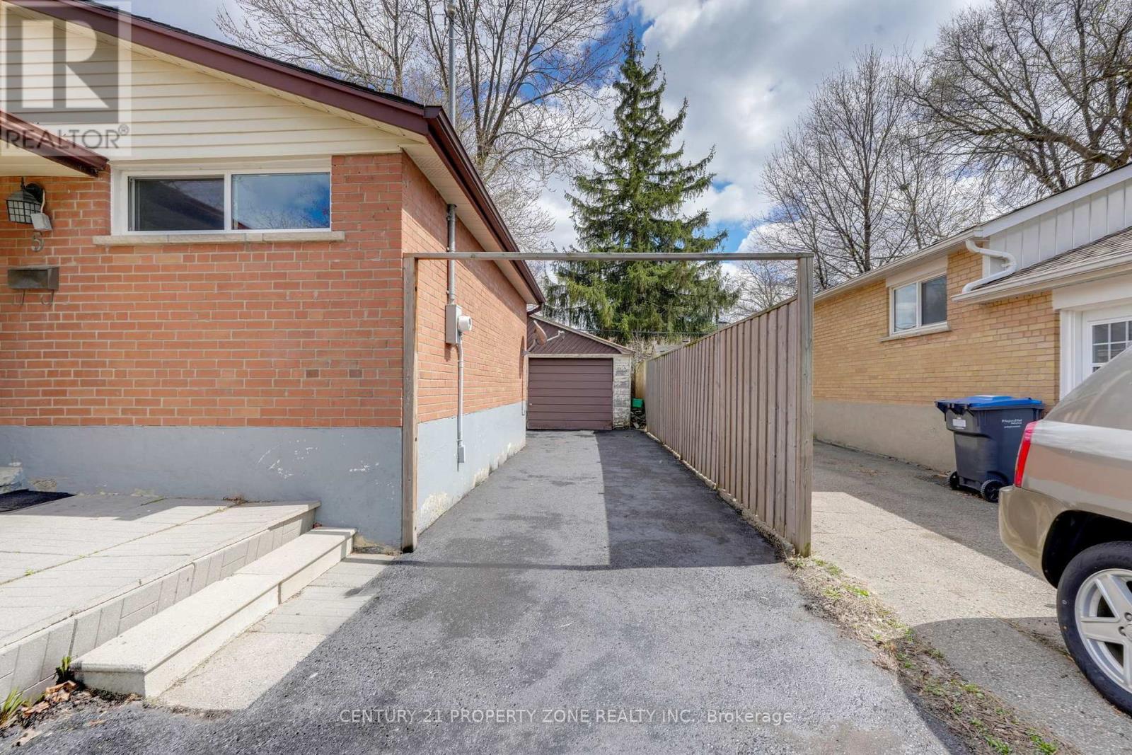 5 Hadrina Street, Brampton, Ontario  L6X 2J5 - Photo 6 - W13027166