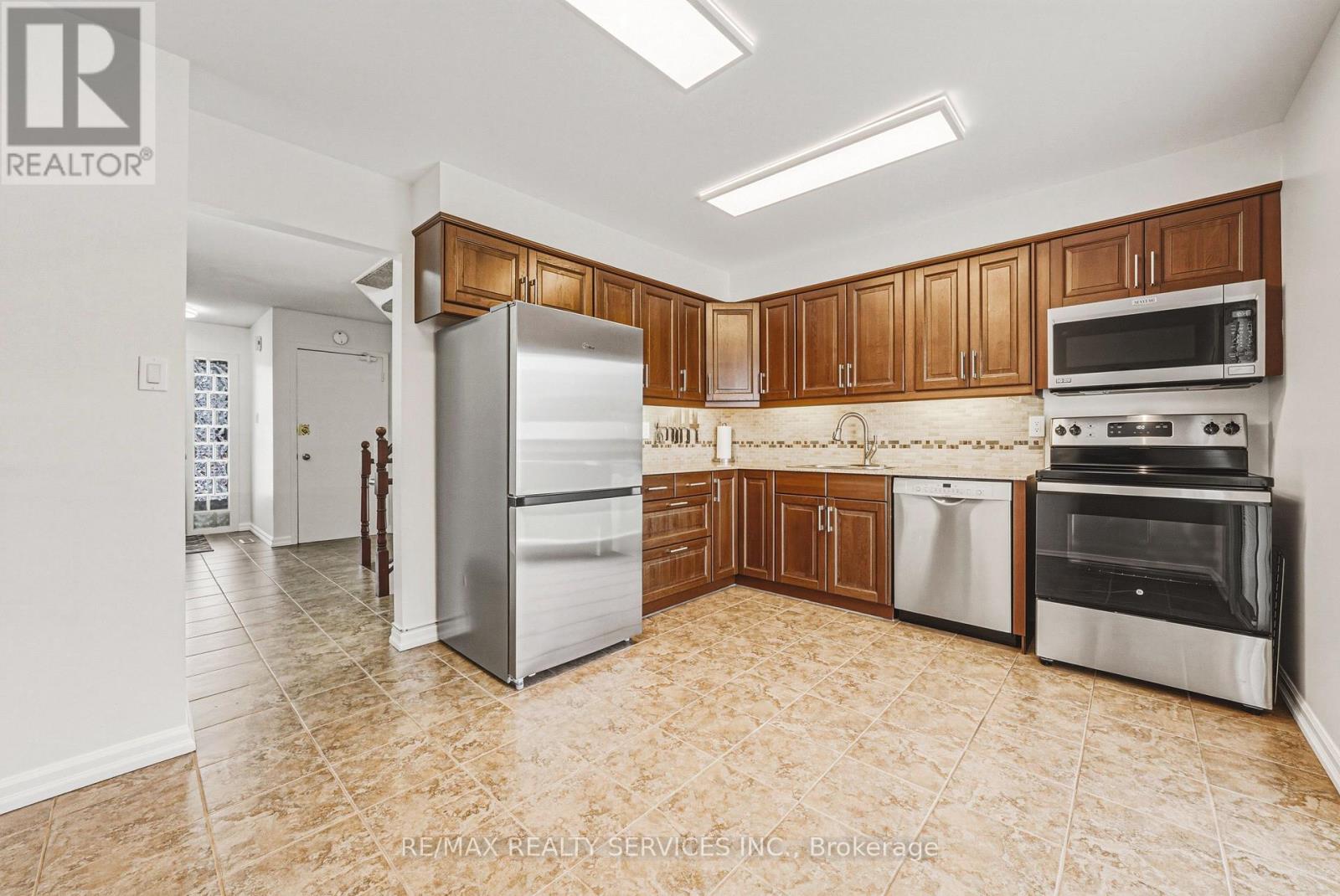 4 Mount Forest Drive, Brampton, Ontario  L6Z 1B7 - Photo 14 - W13029080