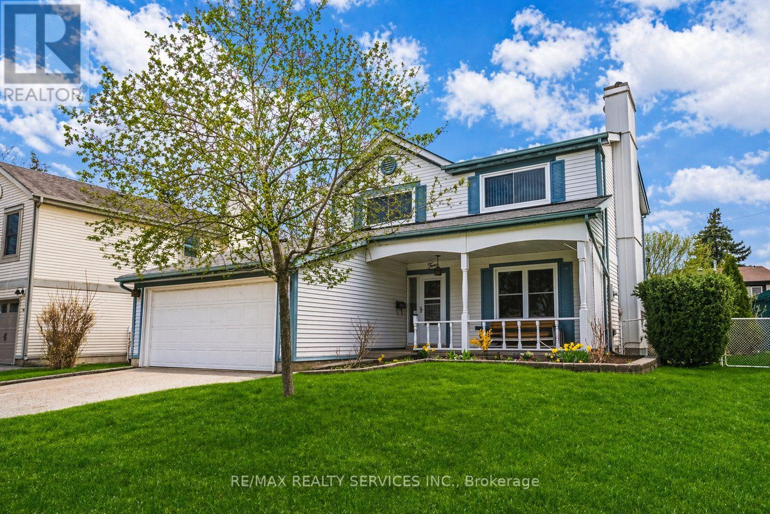 4 Mount Forest Drive, Brampton, Ontario  L6Z 1B7 - Photo 2 - W13029080