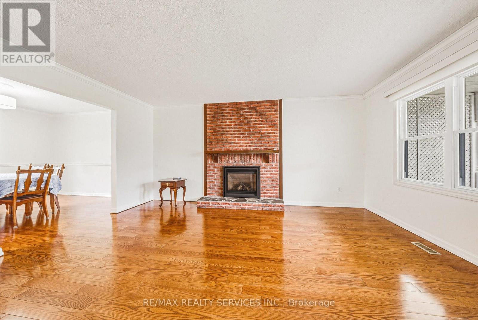 4 Mount Forest Drive, Brampton, Ontario  L6Z 1B7 - Photo 7 - W13029080