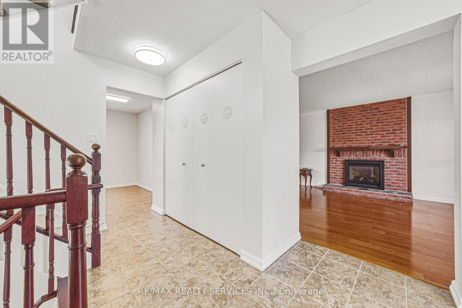 4 Mount Forest Drive, Brampton, Ontario  L6Z 1B7 - Photo 5 - W13029080