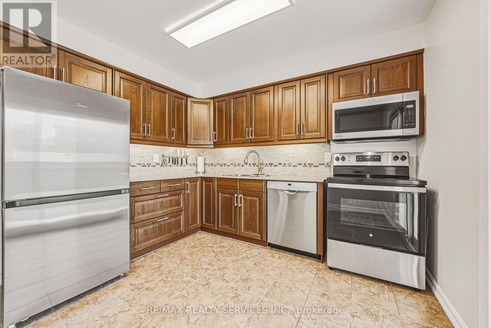 4 Mount Forest Drive, Brampton, Ontario  L6Z 1B7 - Photo 13 - W13029080