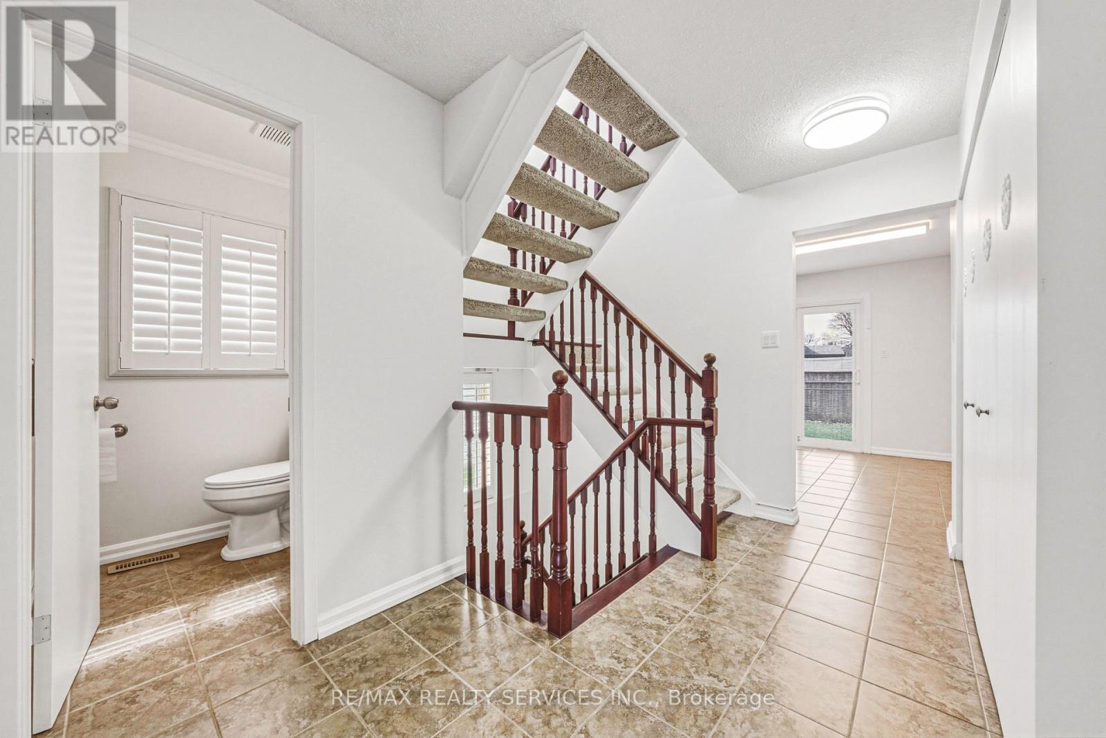 4 Mount Forest Drive, Brampton, Ontario  L6Z 1B7 - Photo 6 - W13029080