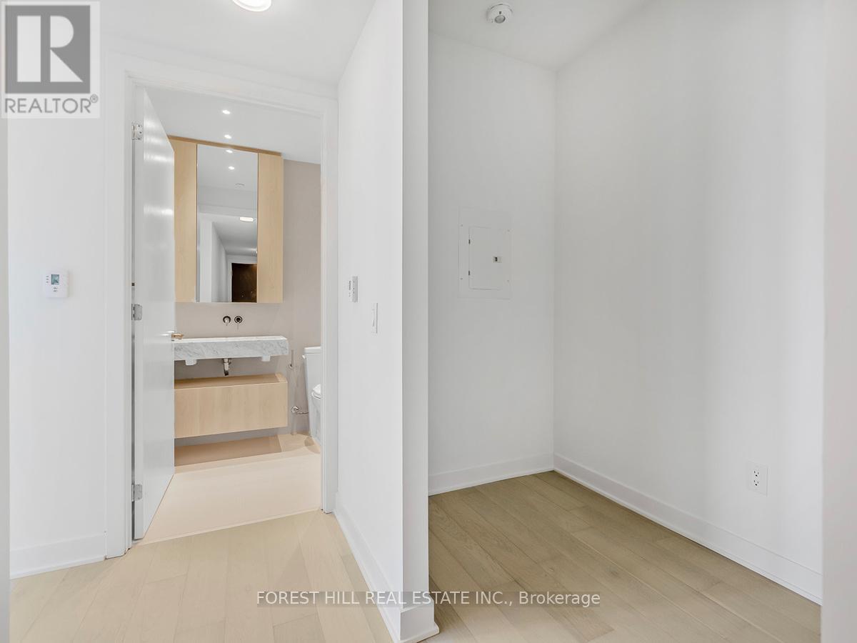 2403 - 11 Yorkville Avenue, Toronto, Ontario  M4W 1L2 - Photo 18 - C13029772