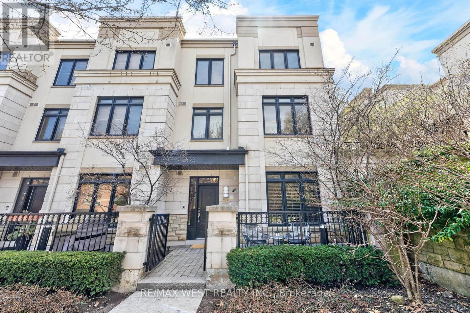 TH 11 - 7 OAKBURN CRESCENT, Toronto, Ontario