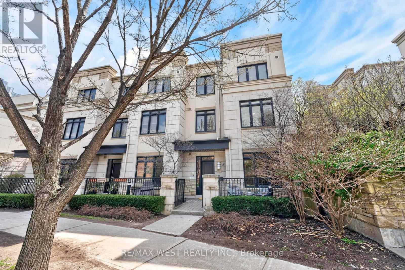 Th 11 - 7 Oakburn Crescent, Toronto, Ontario  M2N 2T5 - Photo 2 - C13029804