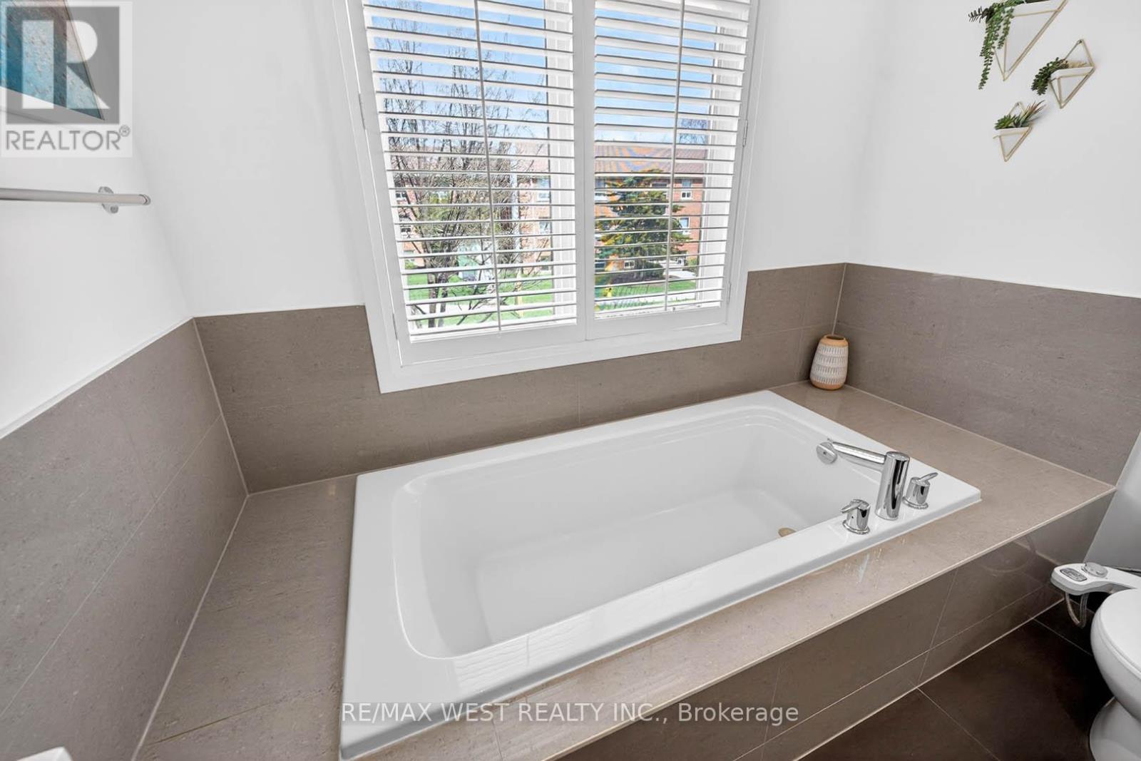 Th 11 - 7 Oakburn Crescent, Toronto, Ontario  M2N 2T5 - Photo 29 - C13029804