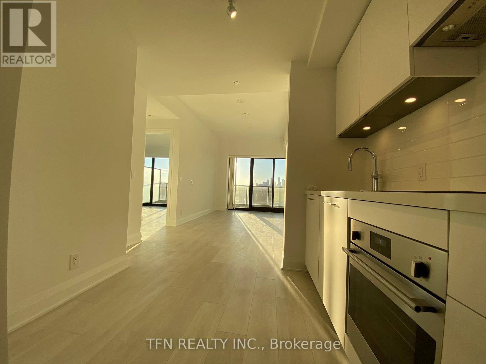 802 - 33 Frederick Todd Way N, Toronto, Ontario  M4G 0C9 - Photo 2 - C13030012