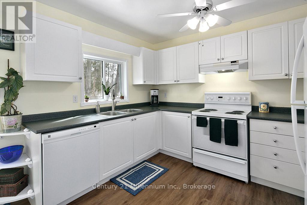 15 Brillinger Drive, Wasaga Beach, Ontario  L9Z 1L4 - Photo 10 - S12906094