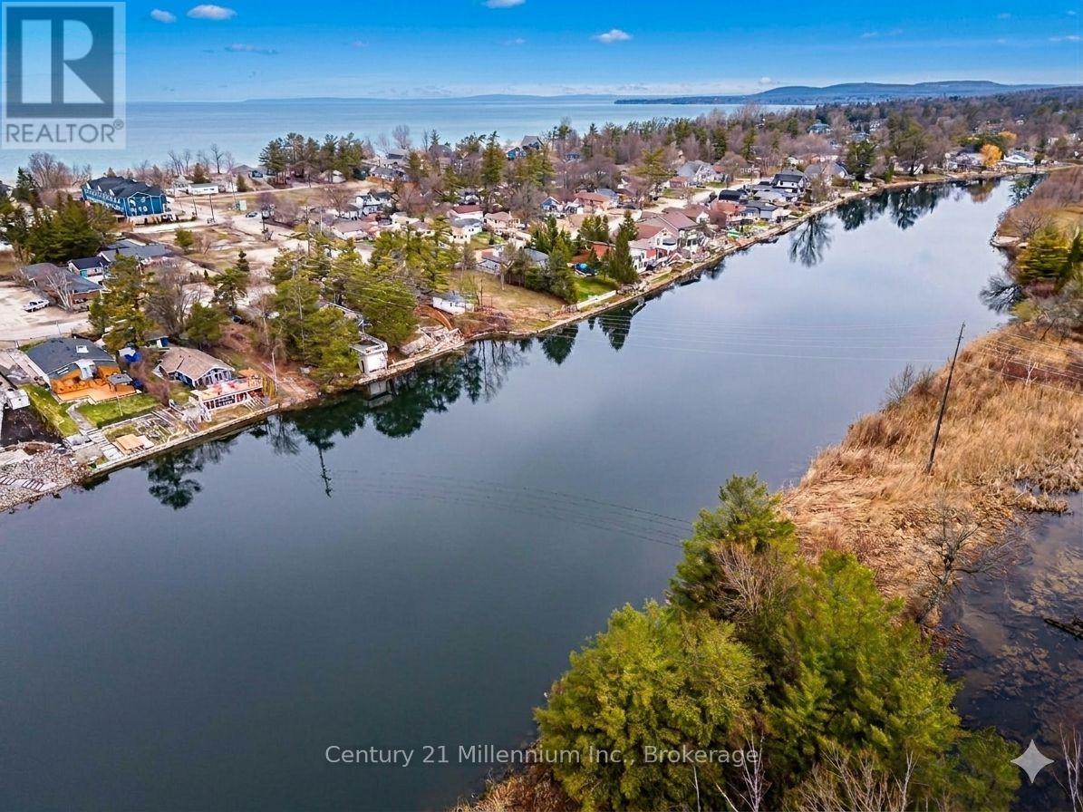 8 Poplar Street, Wasaga Beach, Ontario  L9Z 2X5 - Photo 4 - S13025998