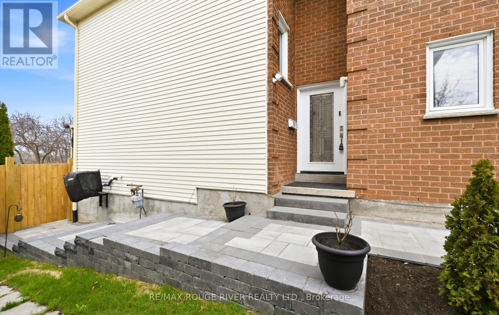 579 Cobblehill Drive, Oshawa, Ontario  L1K 1Y6 - Photo 4 - E13029810