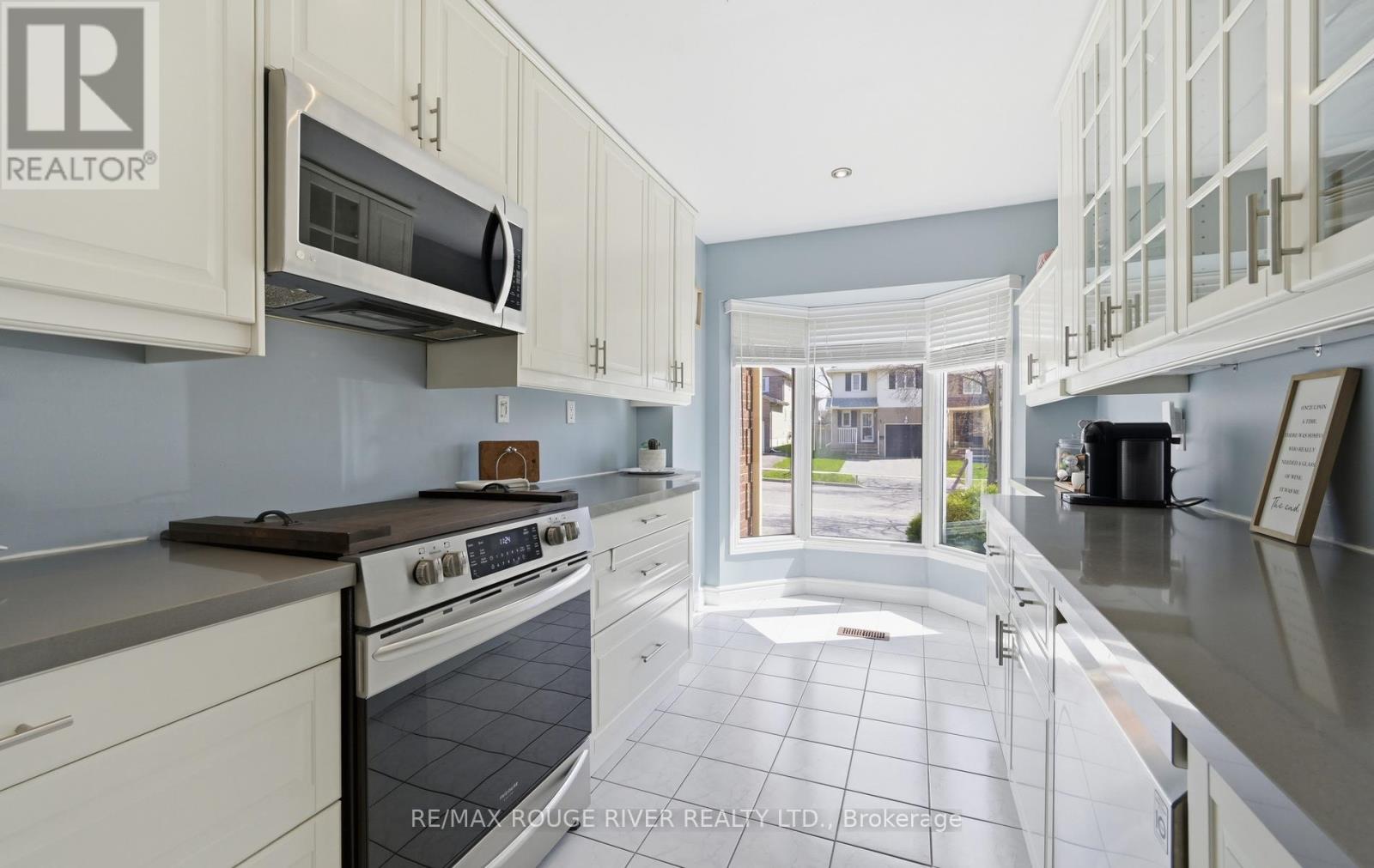 579 Cobblehill Drive, Oshawa, Ontario  L1K 1Y6 - Photo 5 - E13029810