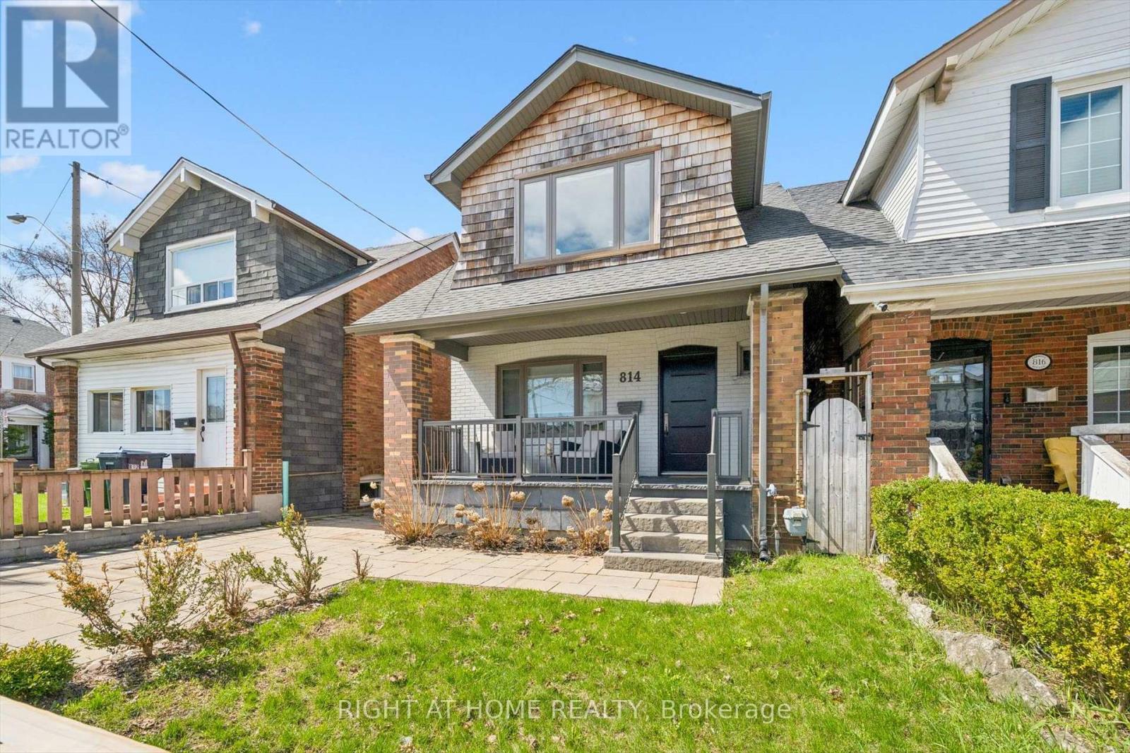 814 COXWELL AVENUE, Toronto, Ontario