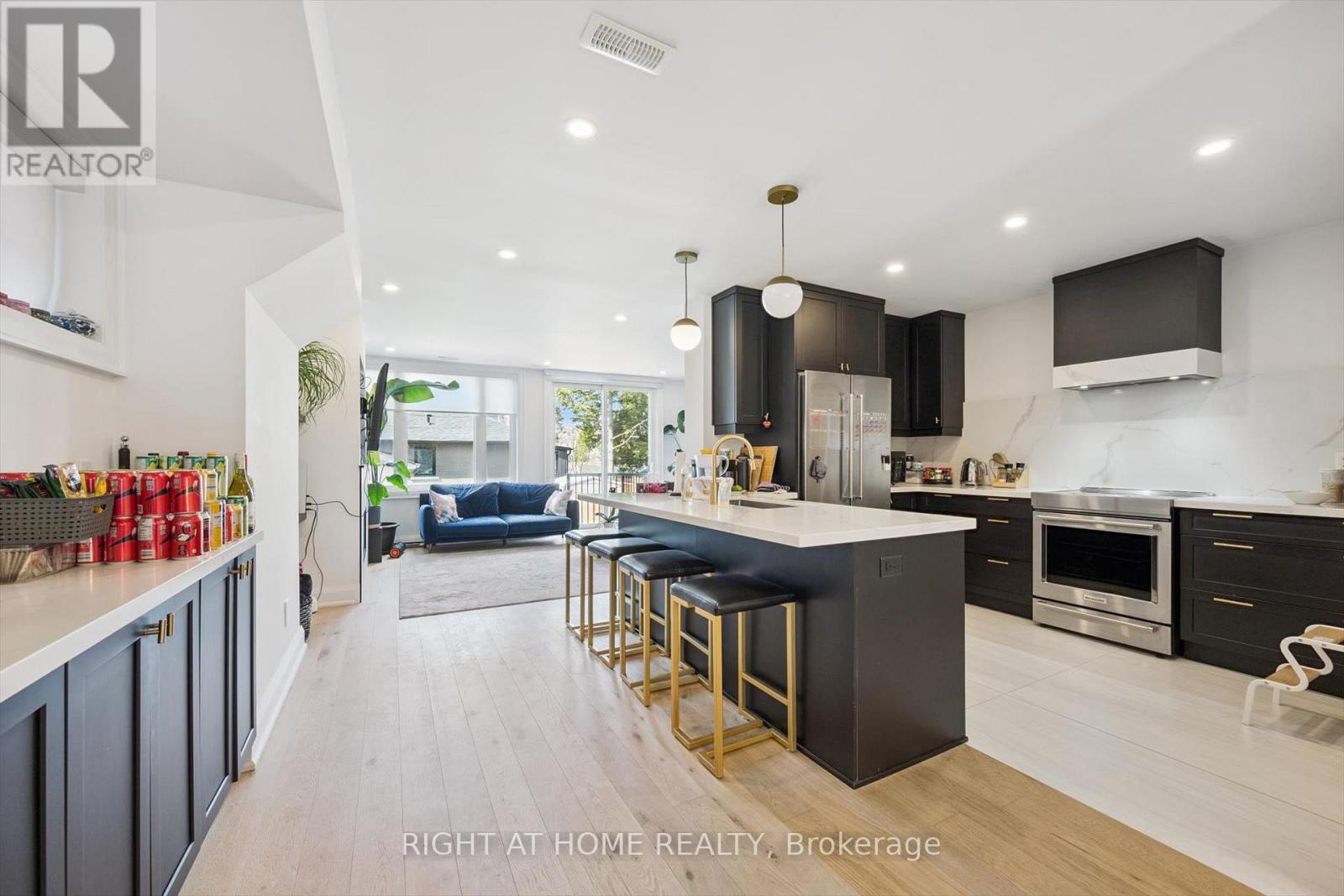 814 Coxwell Avenue, Toronto, Ontario  M4C 3E6 - Photo 6 - E13029938