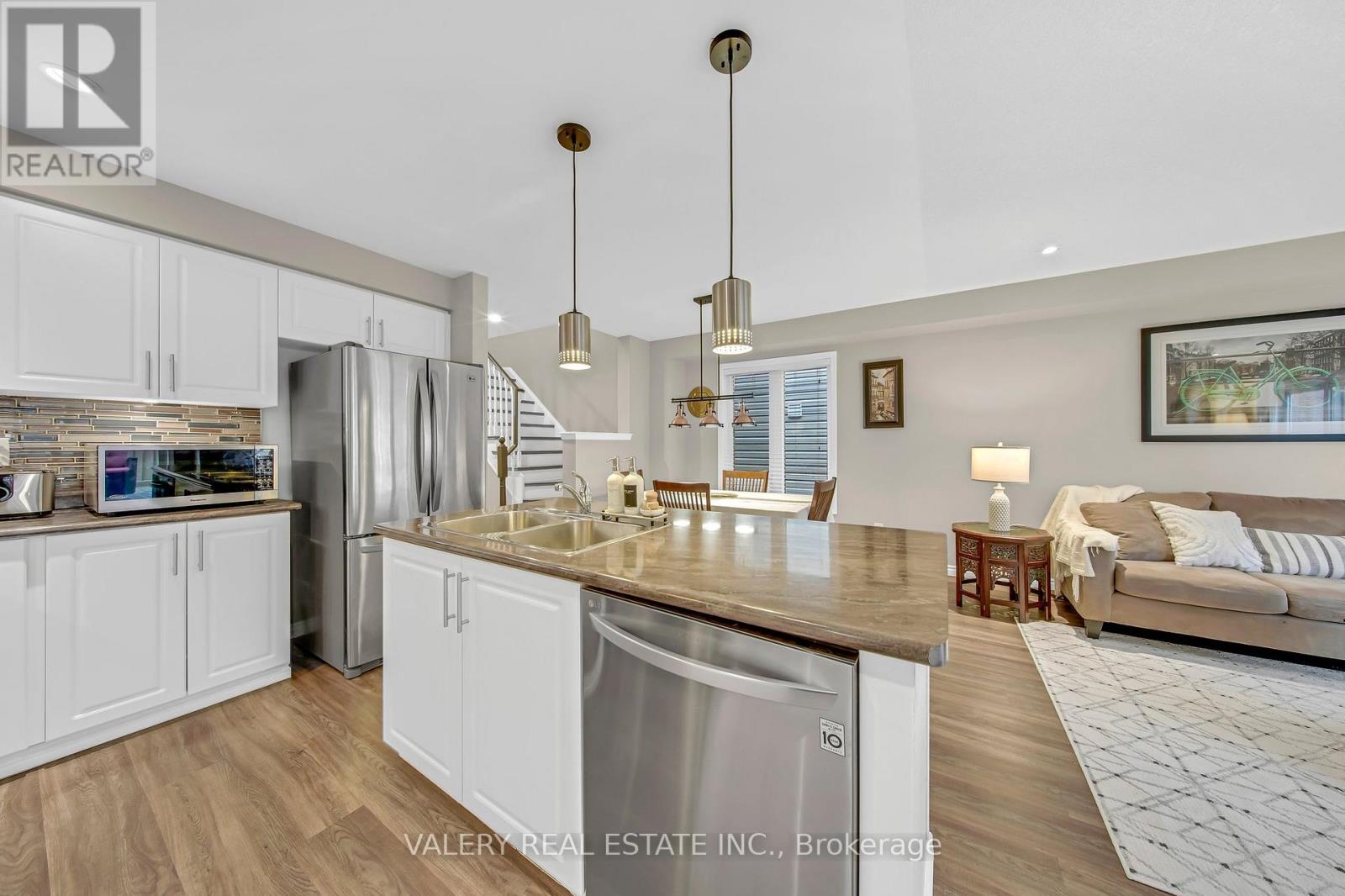 2442 Equestrian Crescent, Oshawa, Ontario  L1L 0L7 - Photo 10 - E13030014