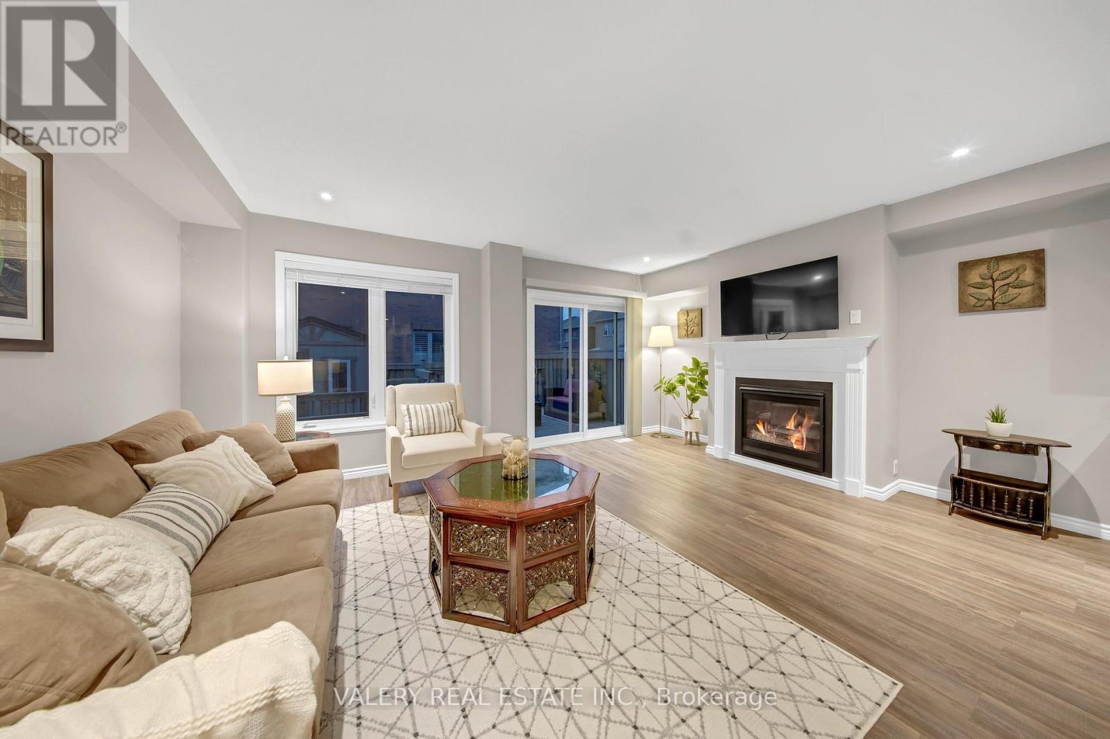 2442 Equestrian Crescent, Oshawa, Ontario  L1L 0L7 - Photo 4 - E13030014