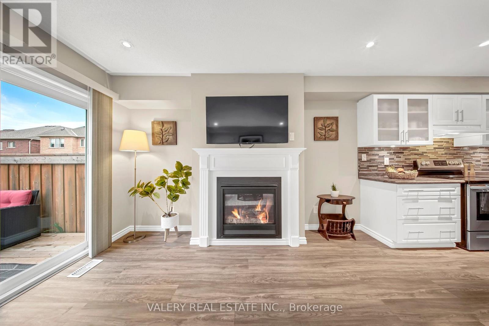 2442 Equestrian Crescent, Oshawa, Ontario  L1L 0L7 - Photo 5 - E13030014