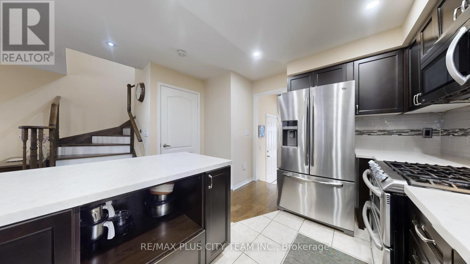 16 Edison Way, Whitby, Ontario  L1R 0M3 - Photo 18 - E13030064