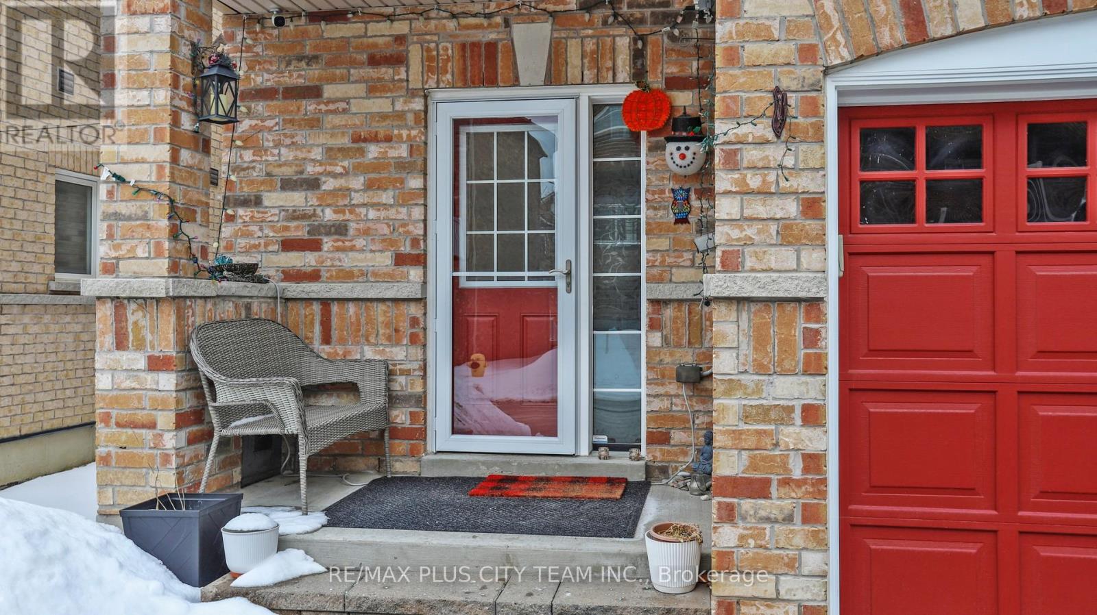 16 Edison Way, Whitby, Ontario  L1R 0M3 - Photo 3 - E13030064