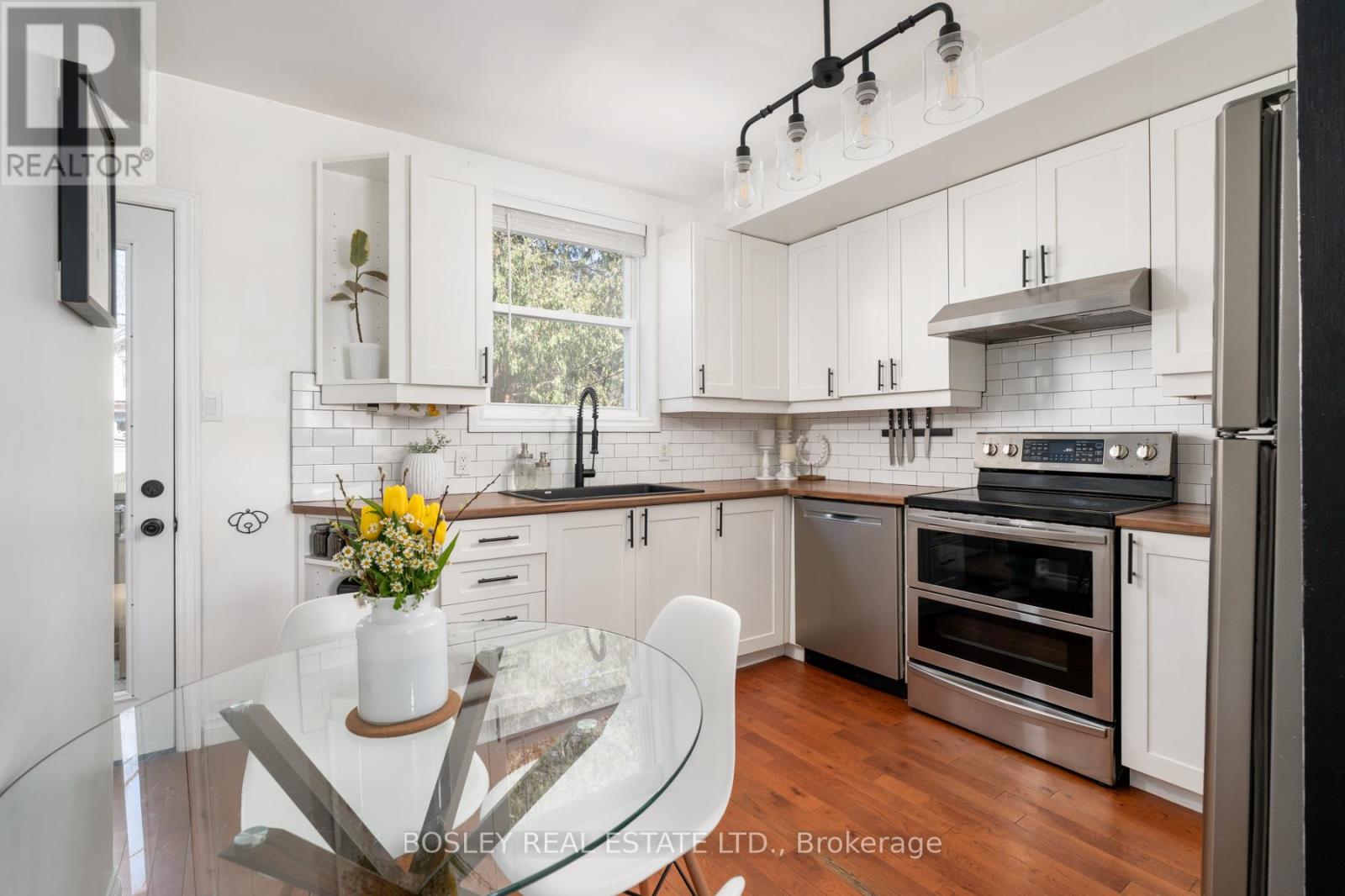 24 Queensdale Avenue, Toronto, Ontario  M4J 1X9 - Photo 7 - E13030114