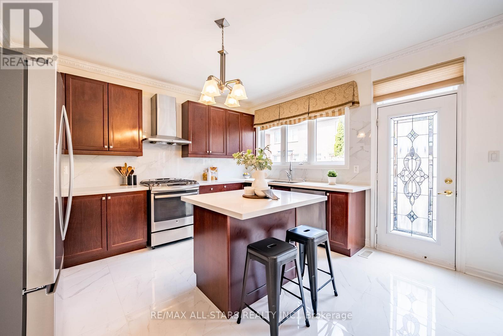 38 Sugardale Street, Whitchurch-Stouffville, Ontario  L4A 0B7 - Photo 16 - N13029900